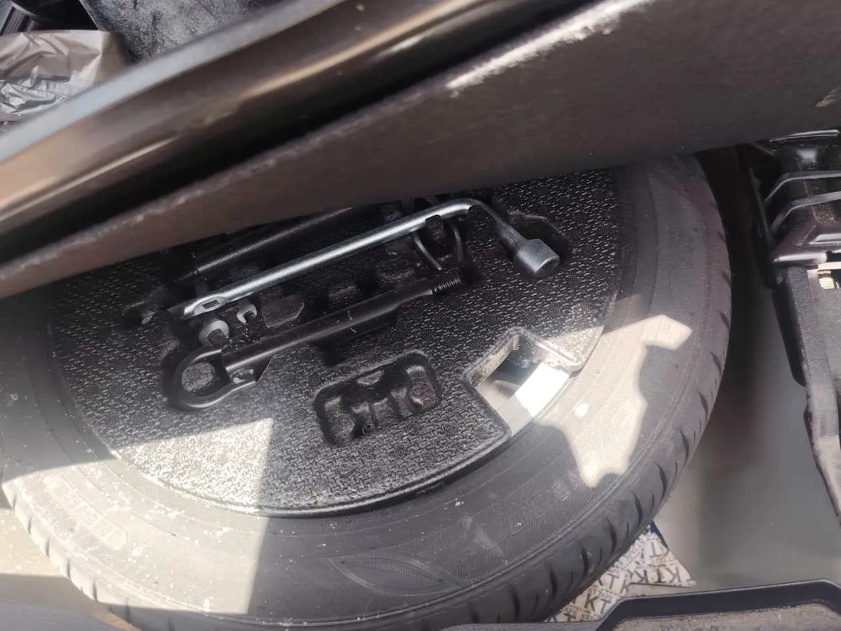 Car image 33