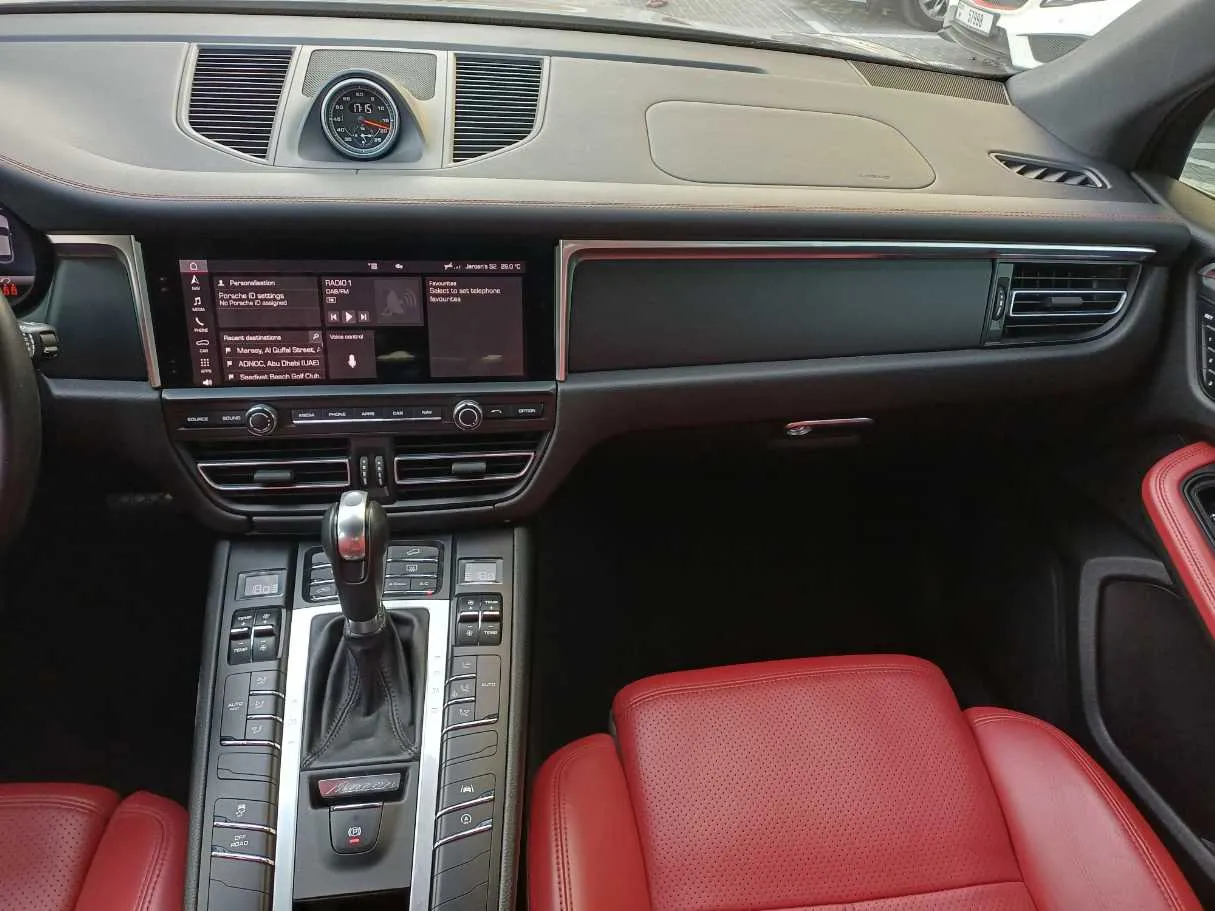 Car image 16