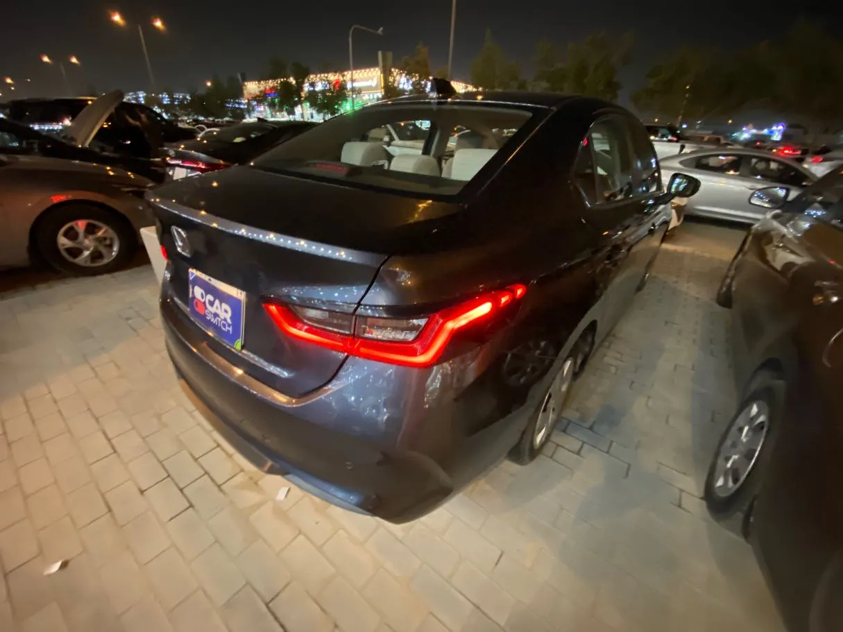 Car image 4