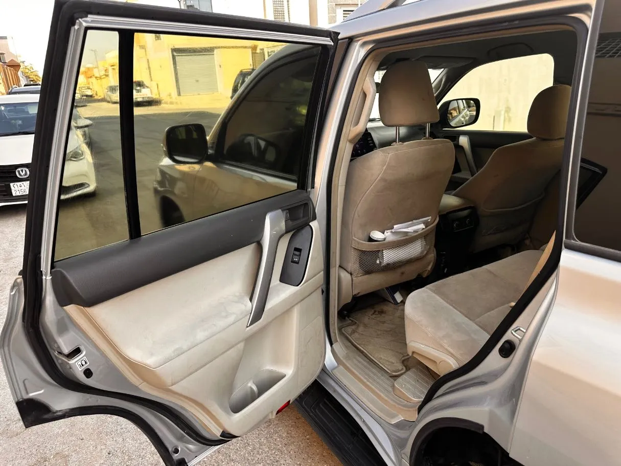 Car image 13