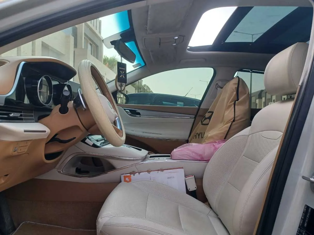 Car image 13