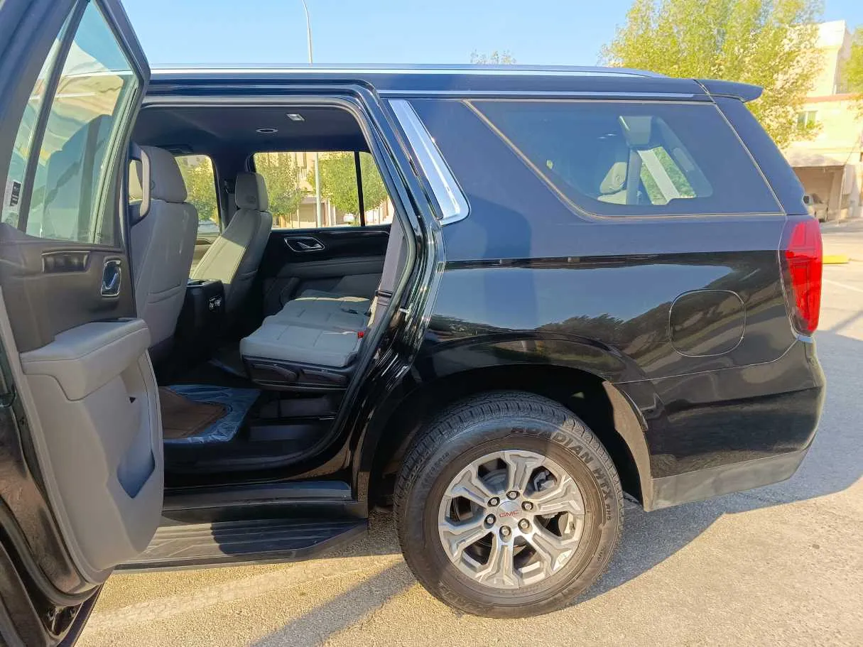 Car image 17
