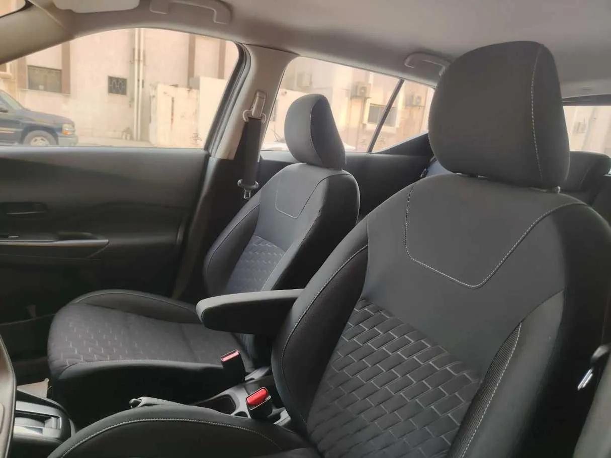 Car image 14