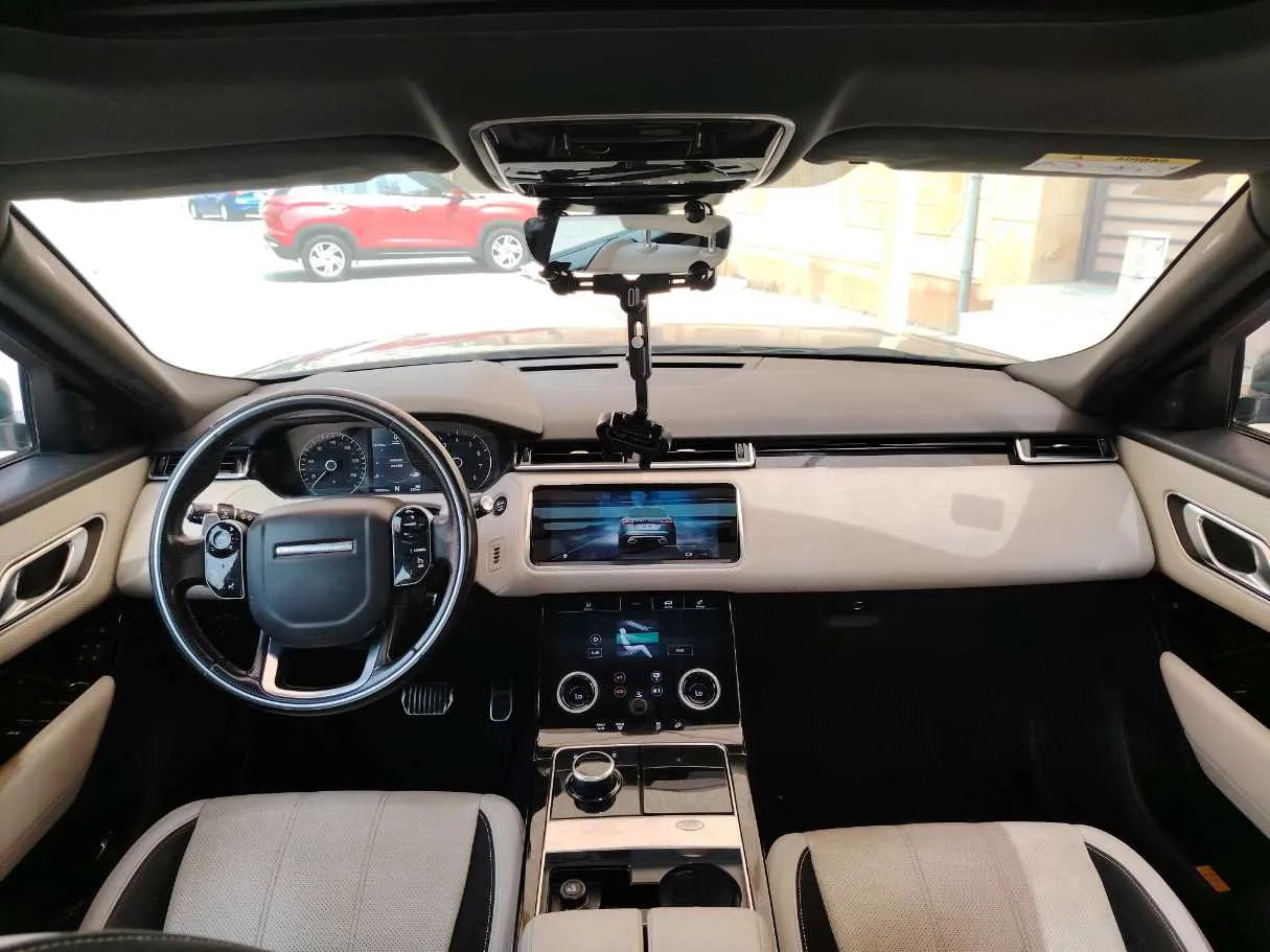 Car image 16