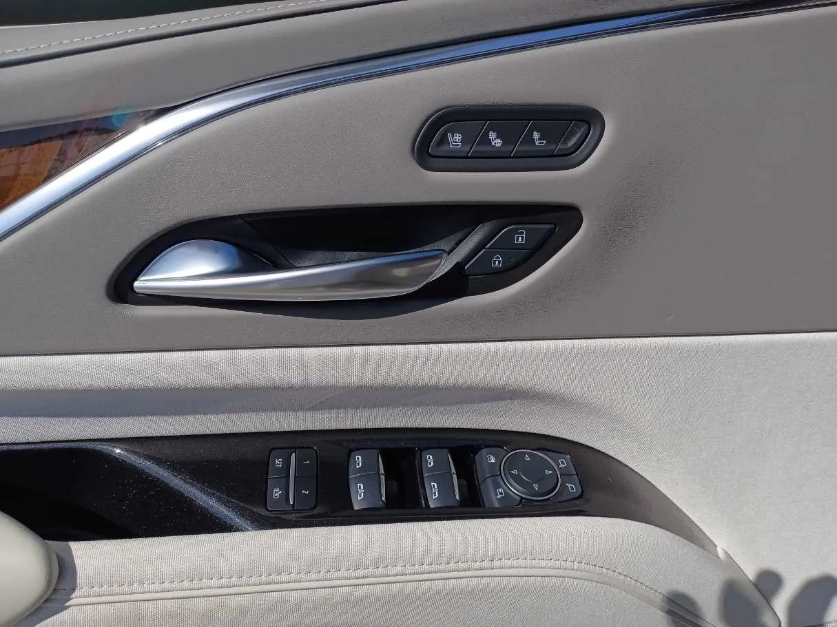 Car image 22