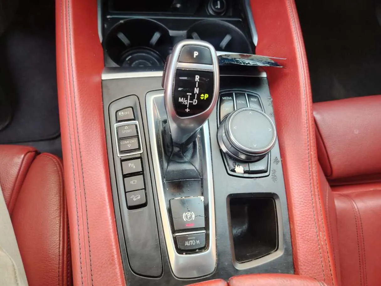Car image 25