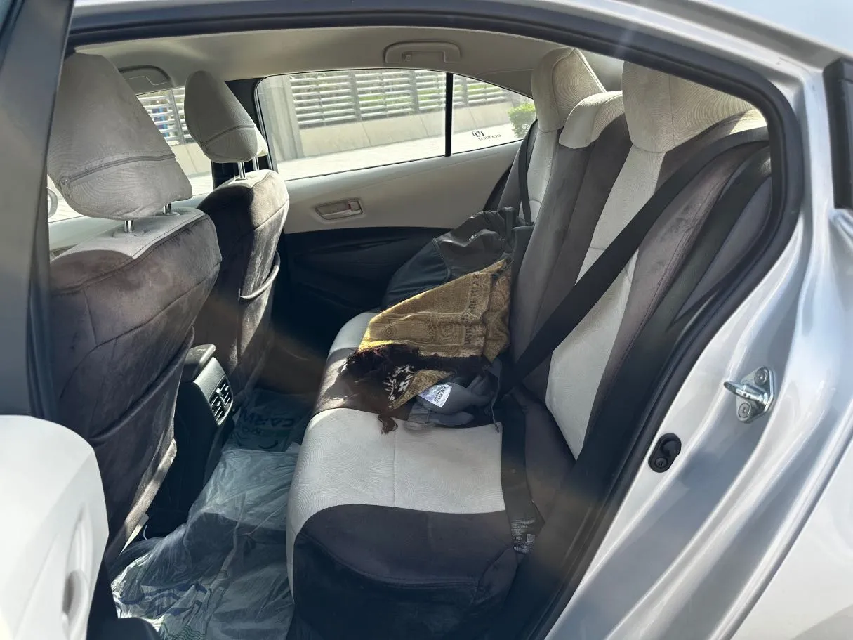 Car image 13