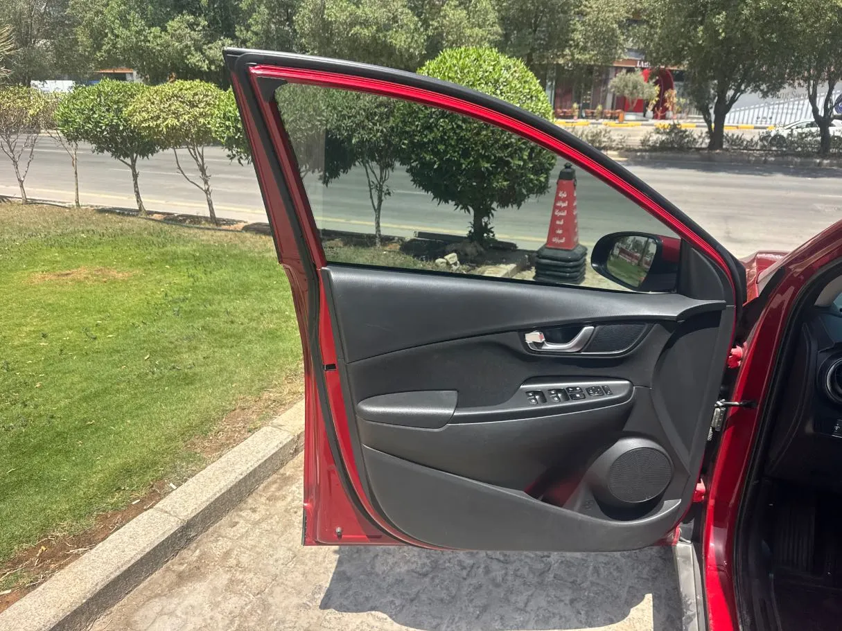 Car image 10