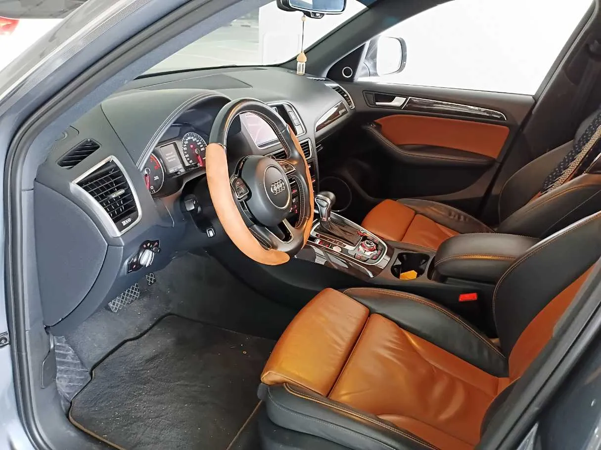 Car image 11