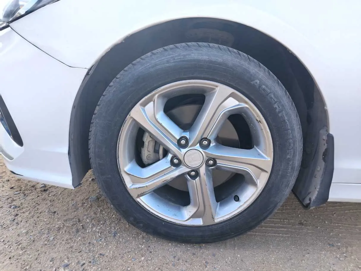 Car image 10