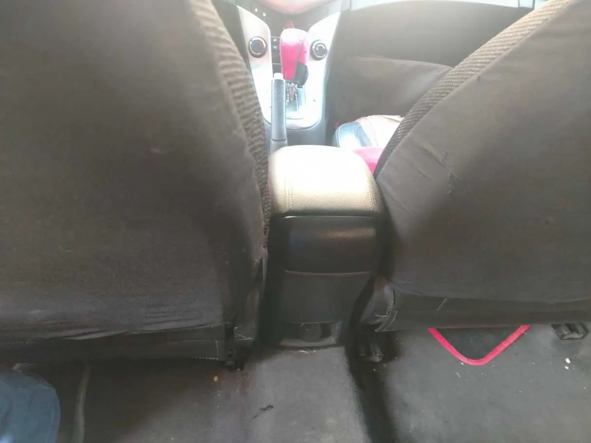 Car image 30