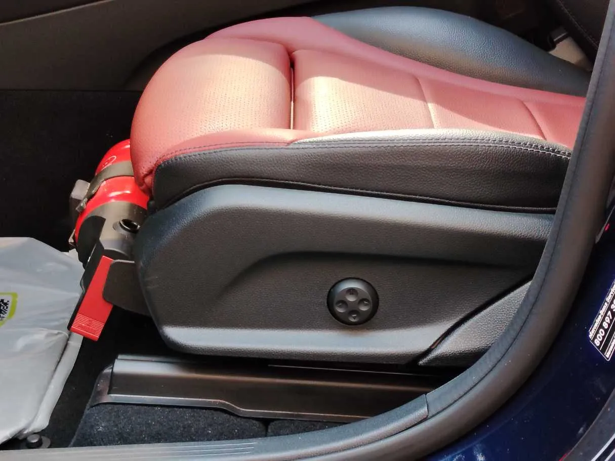 Car image 34