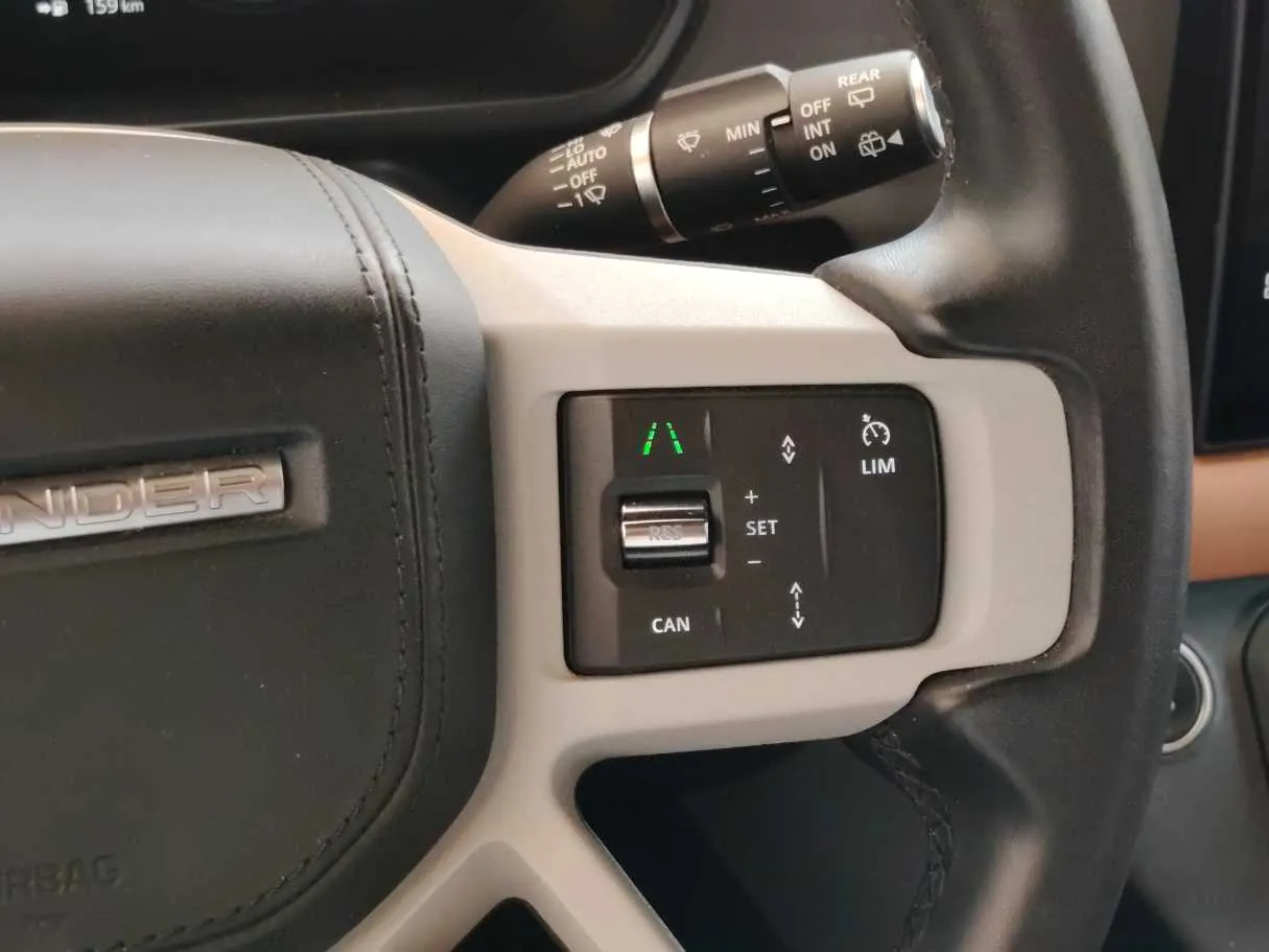 Car image 34
