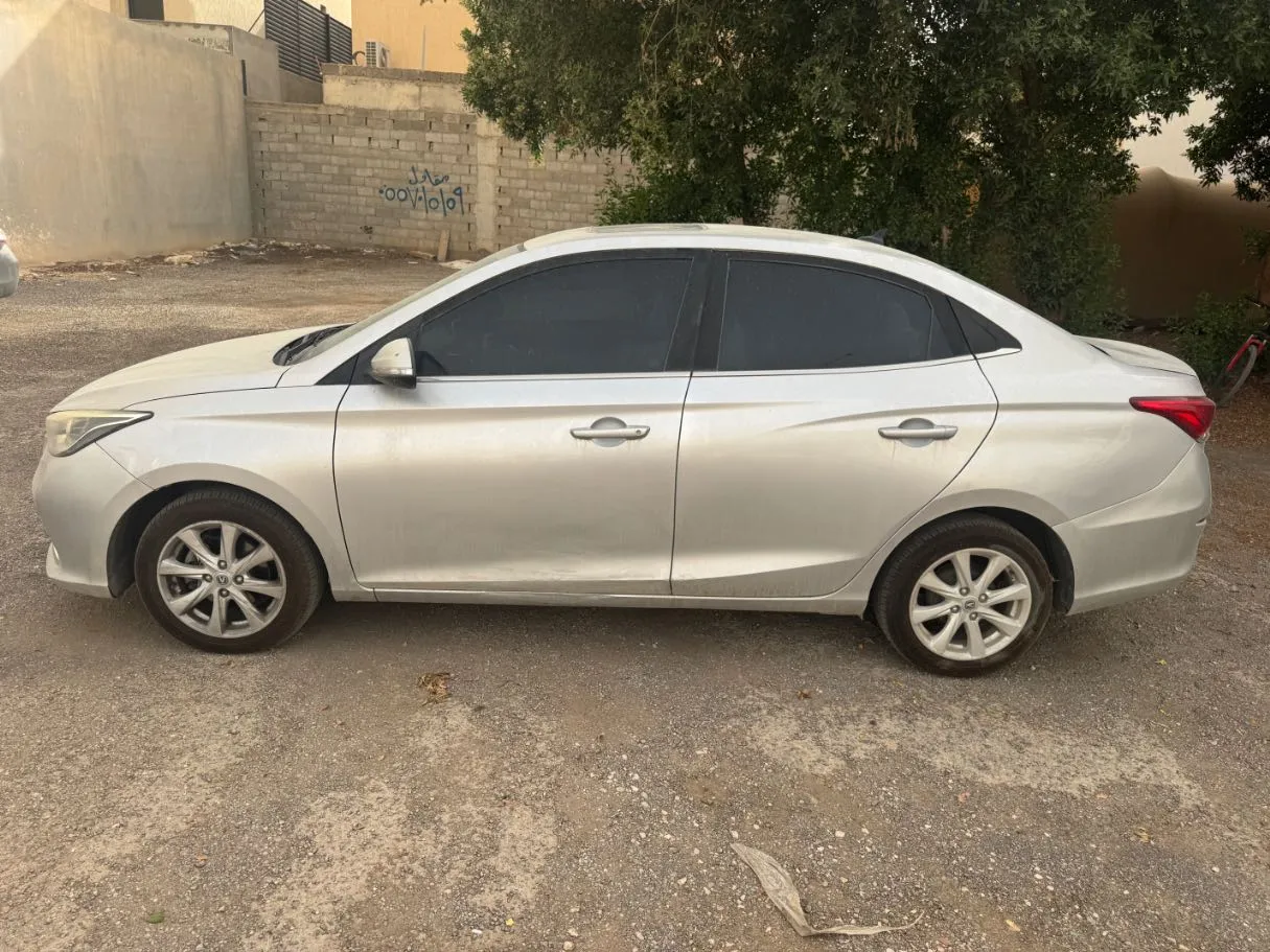 Car image 8