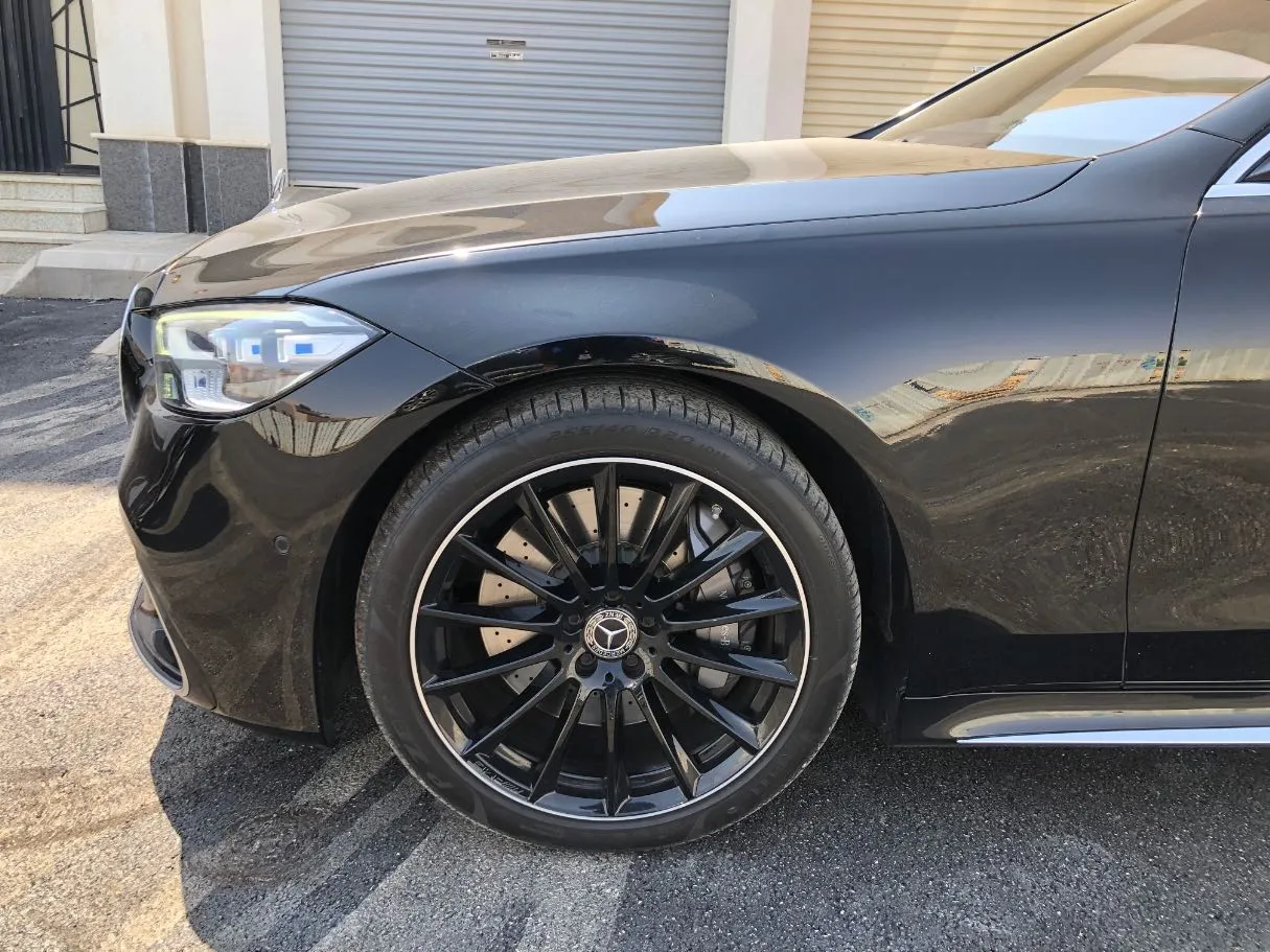 Car image 9