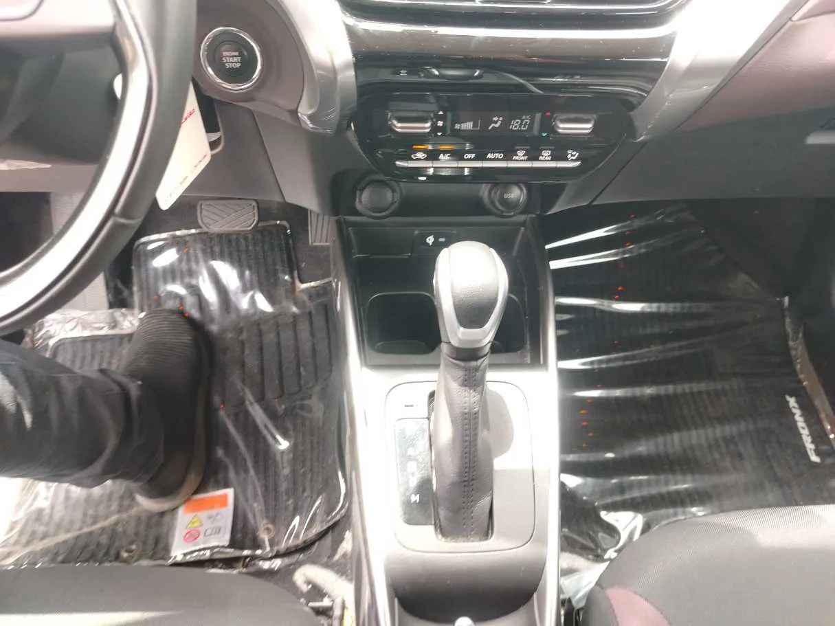 Car image 19