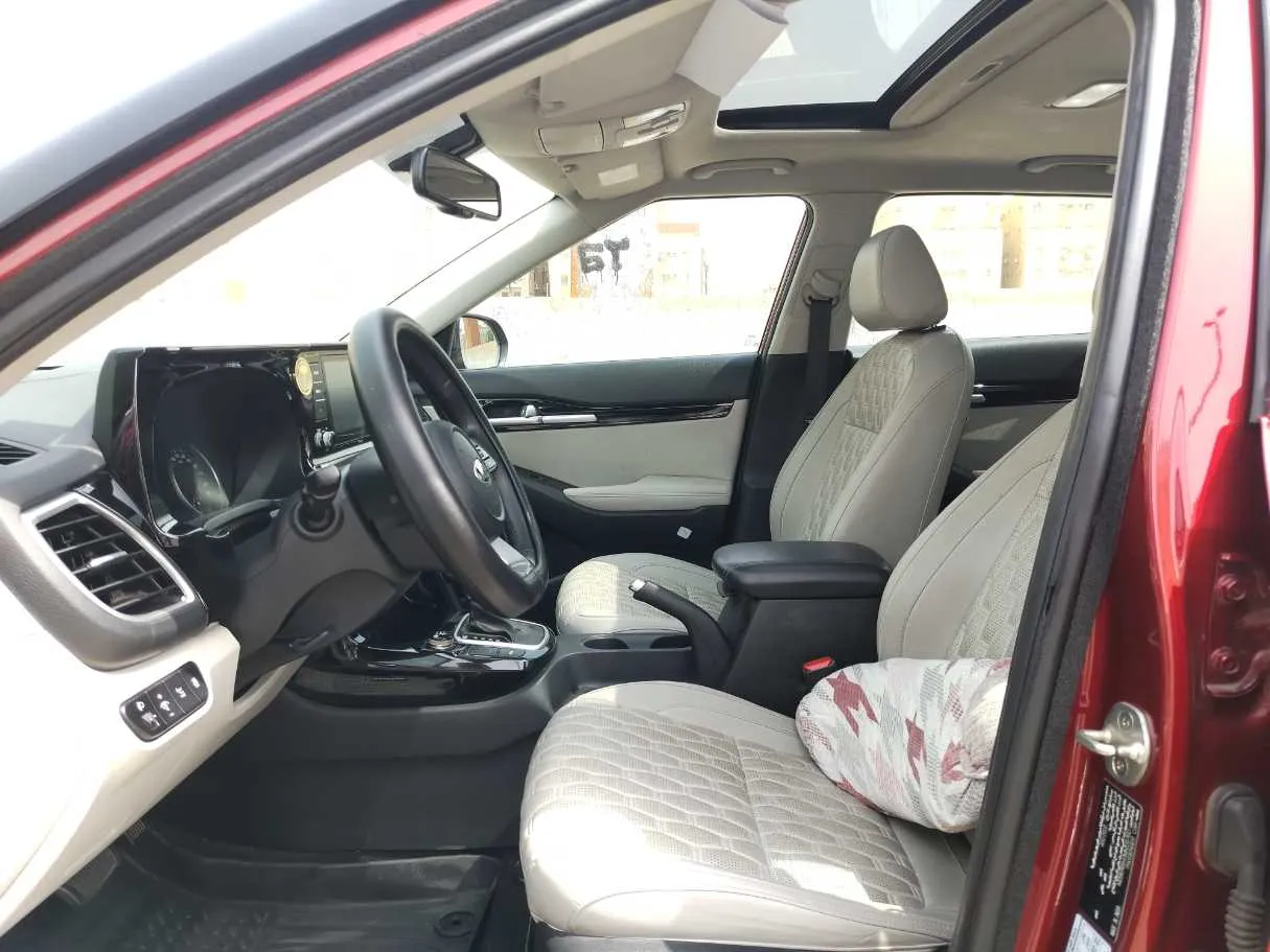 Car image 13