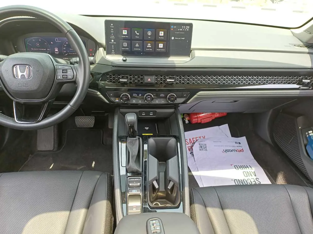 Car image 18