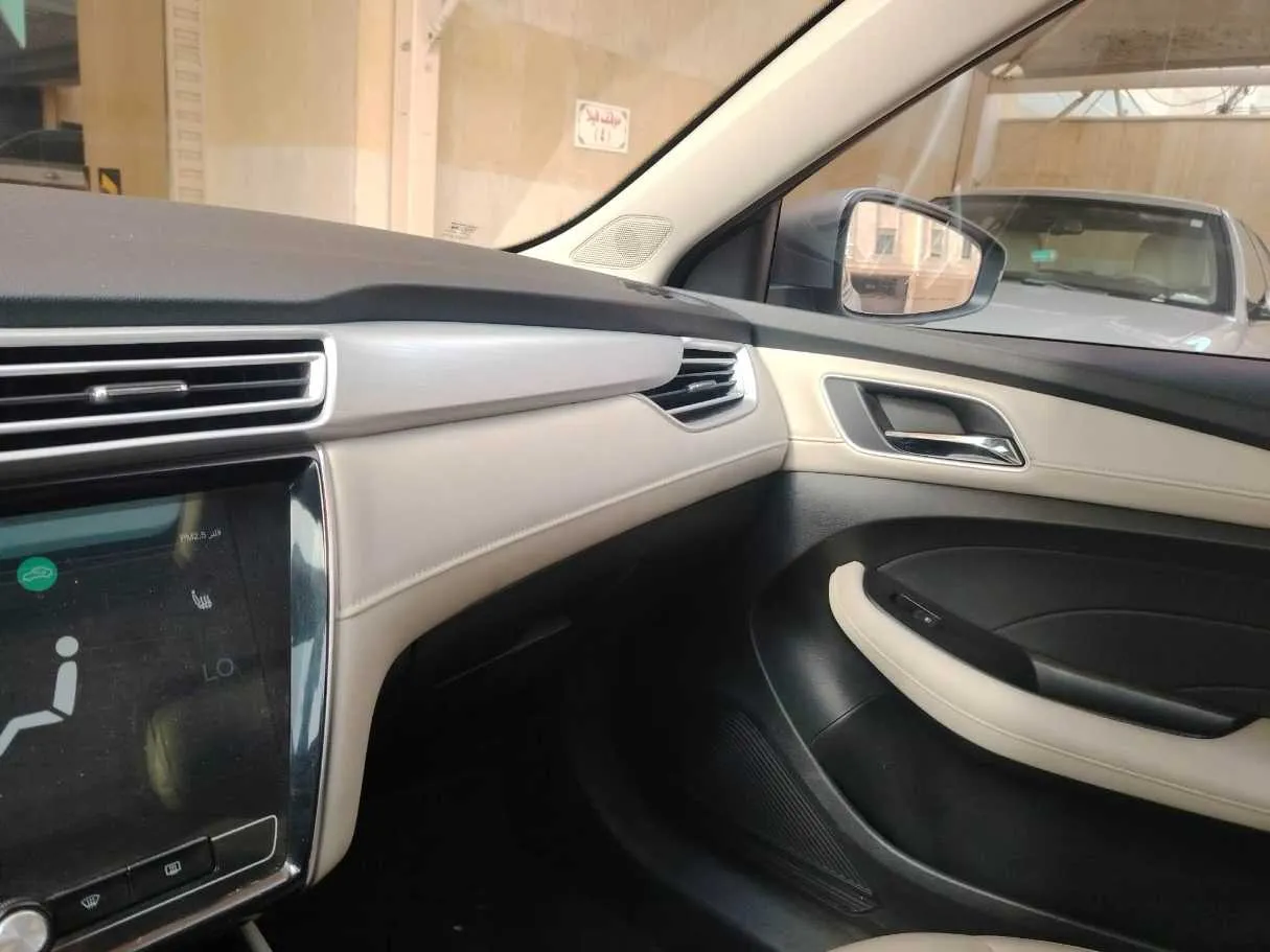 Car image 23