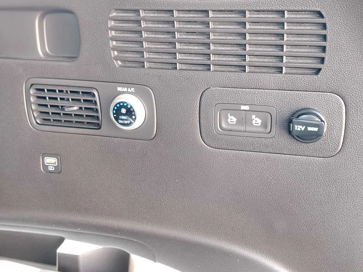 Car image 36