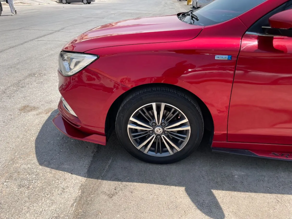 Car image 9