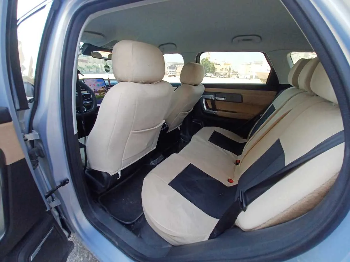 Car image 11