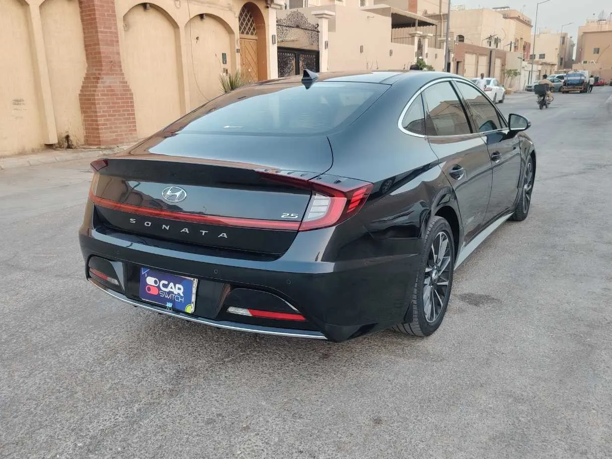 Car image 5