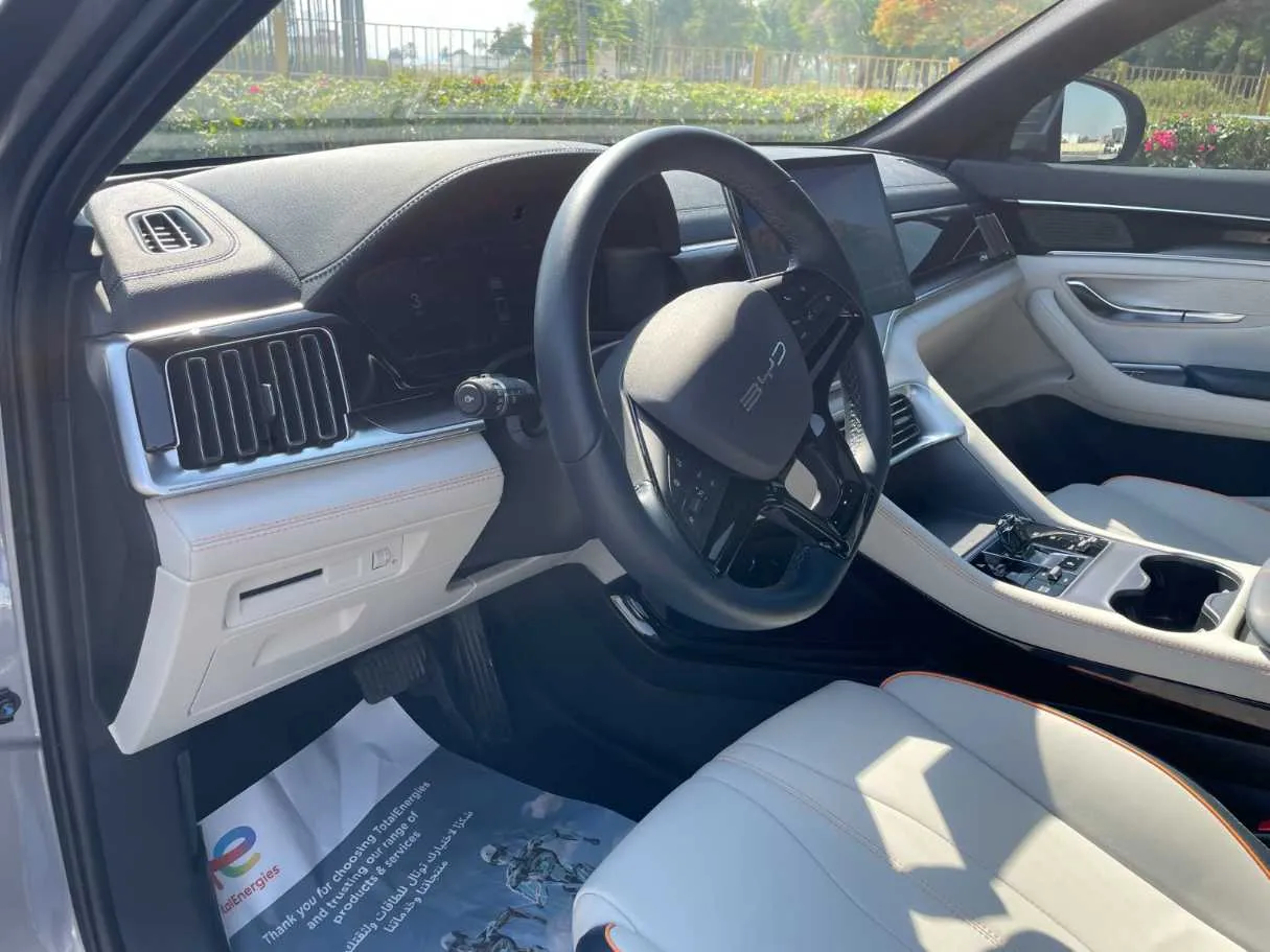 Car image 15