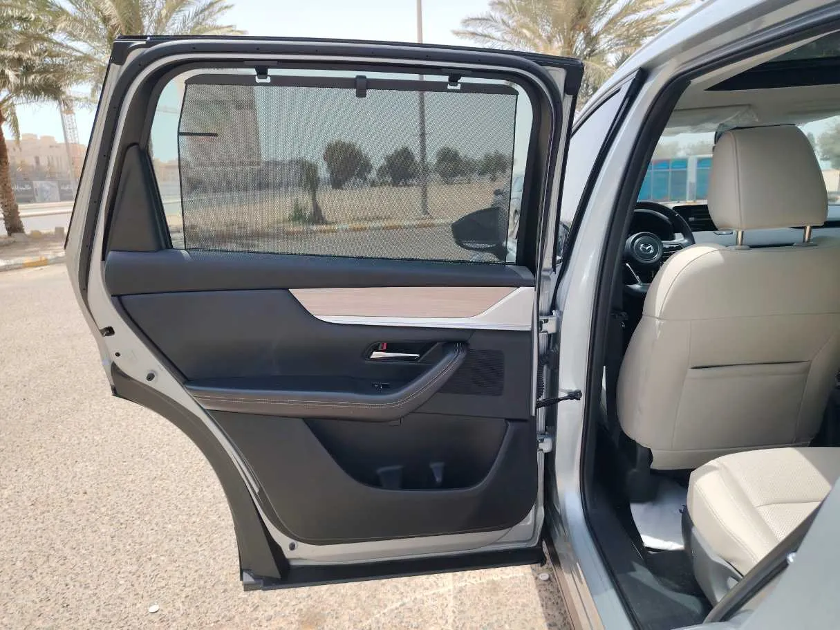 Car image 14