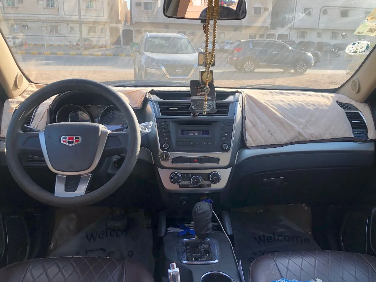 Car image 16