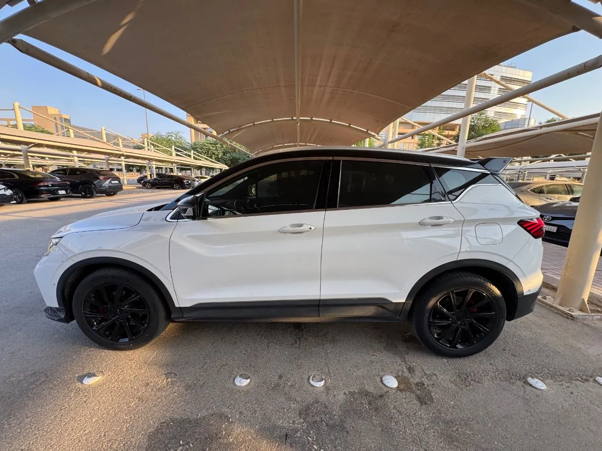 Car image 8