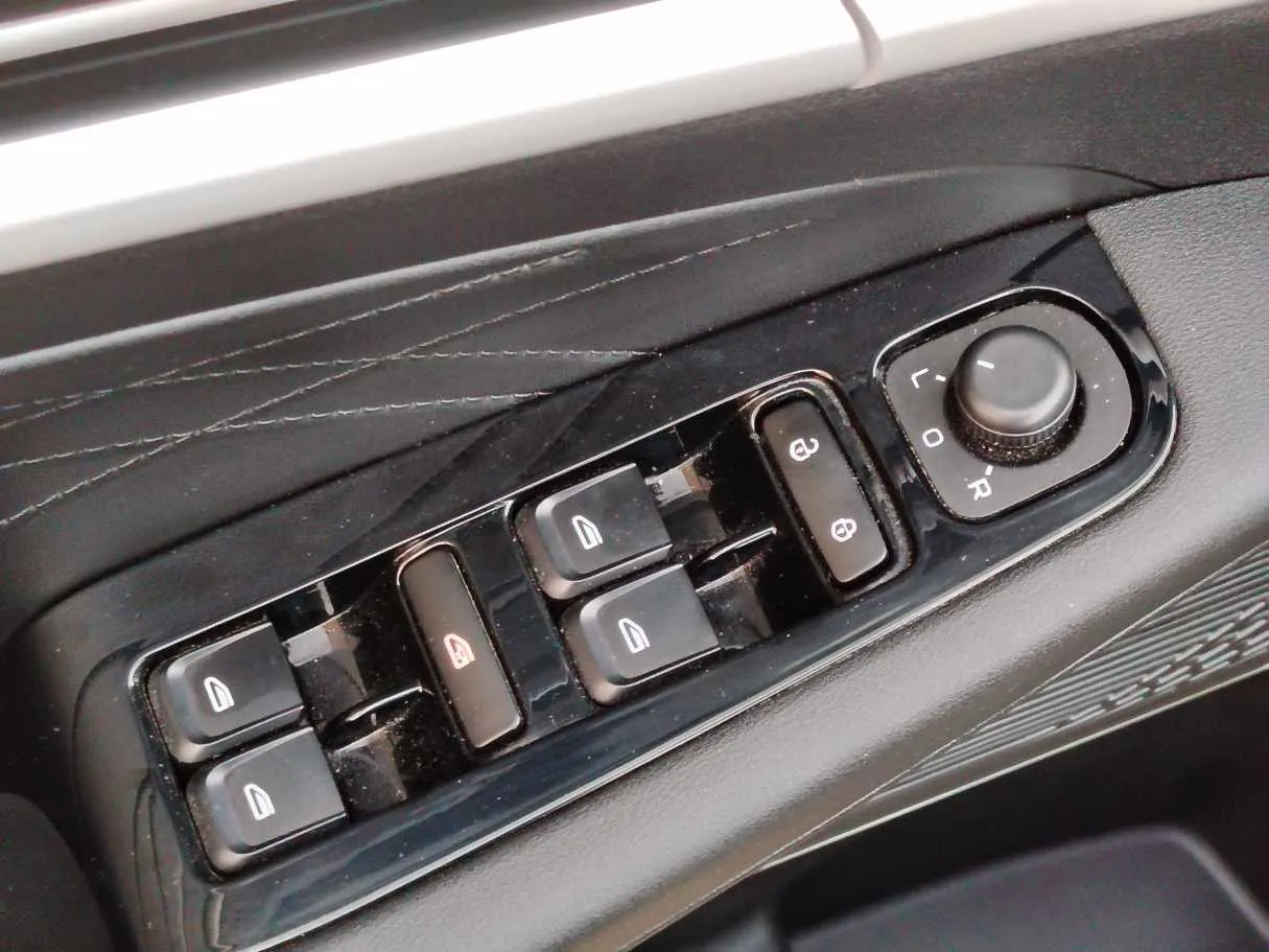 Car image 29