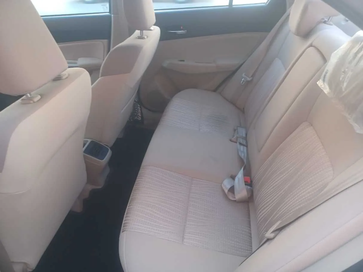 Car image 13