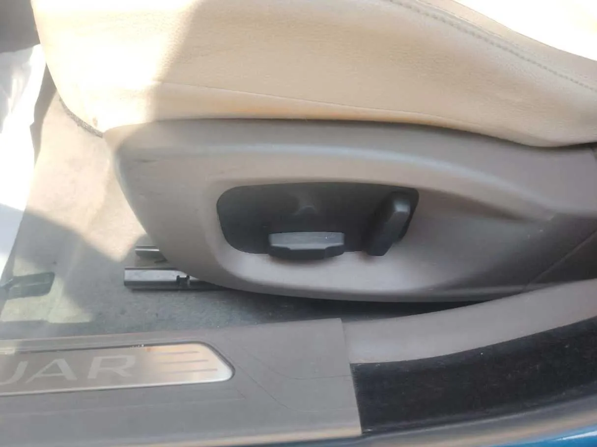 Car image 29
