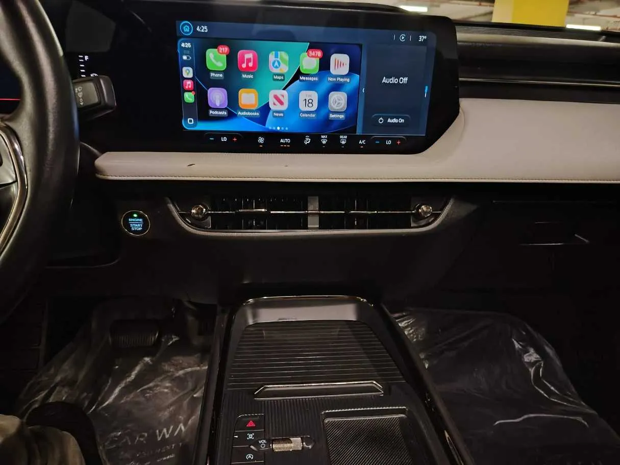 Car image 26