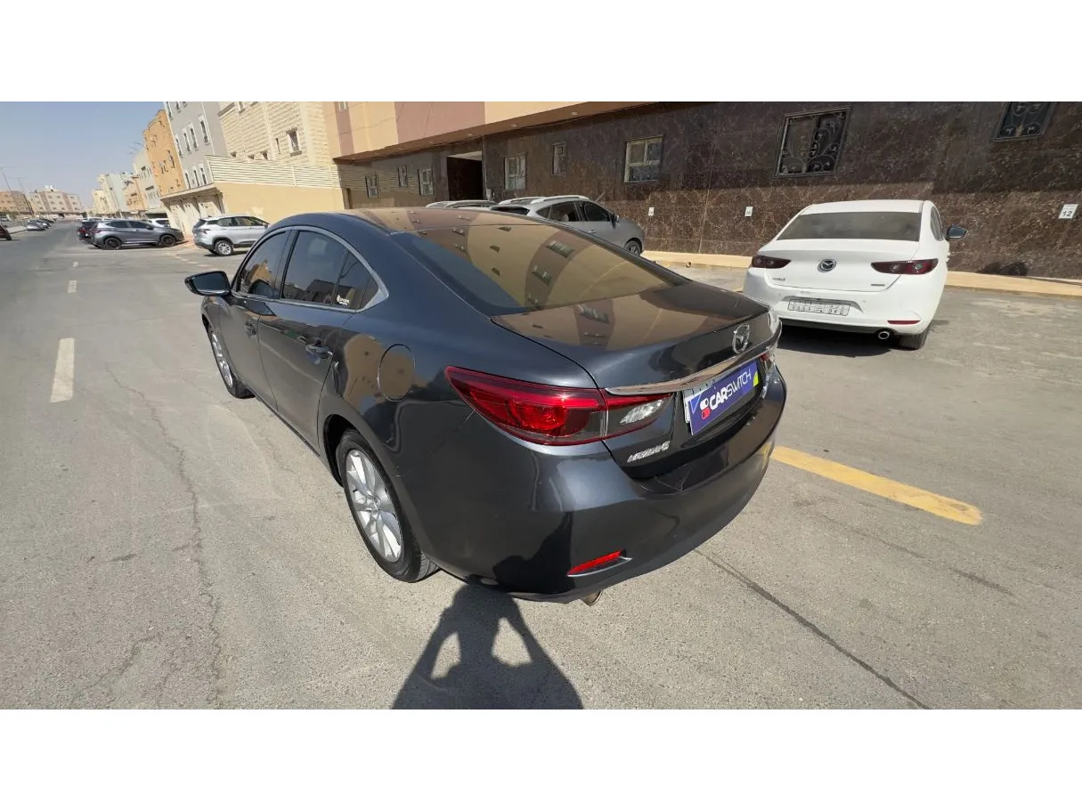 Car image 7