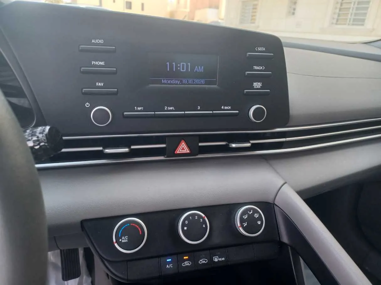 Car image 18