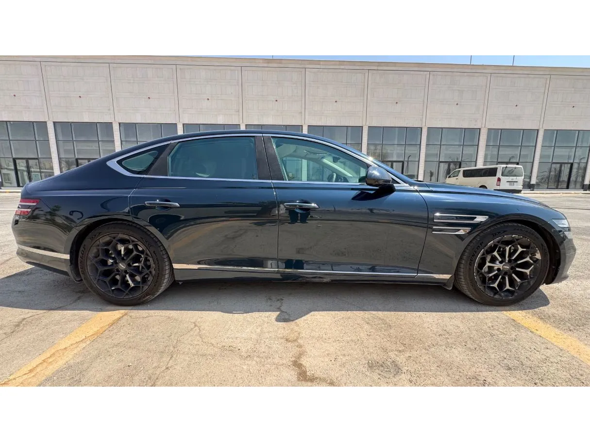 Car image 4