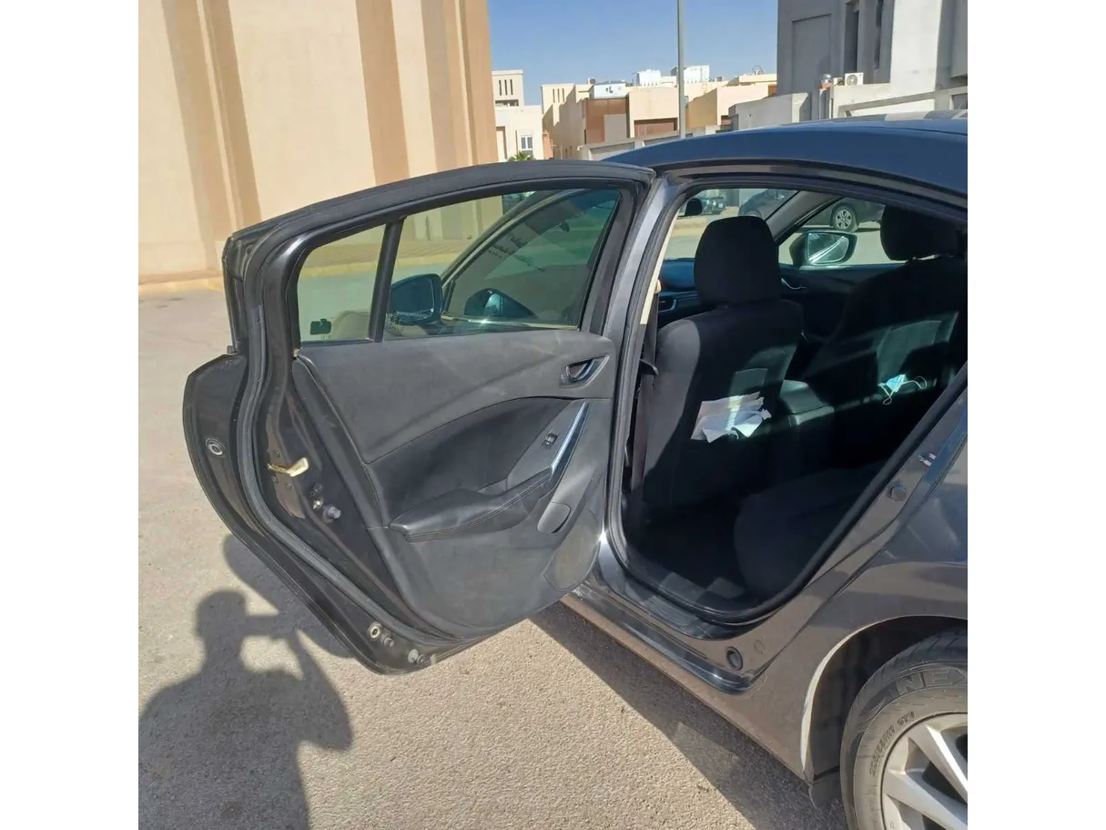 Car image 11