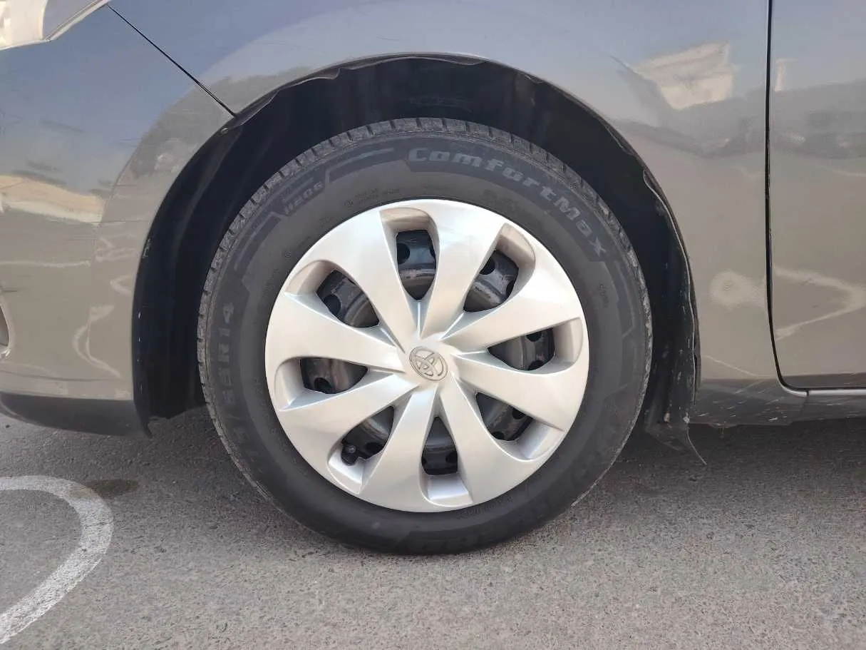 Car image 9