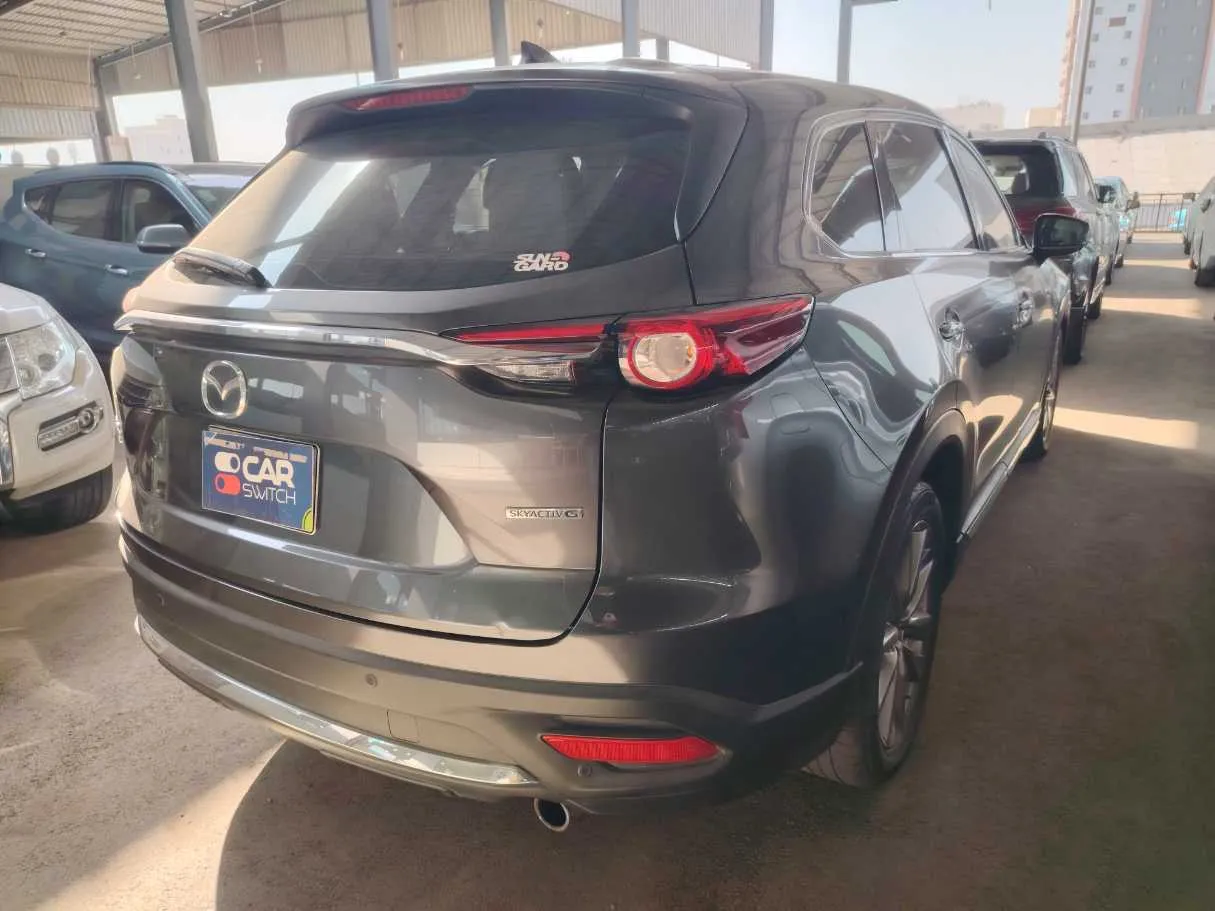 Car image 5