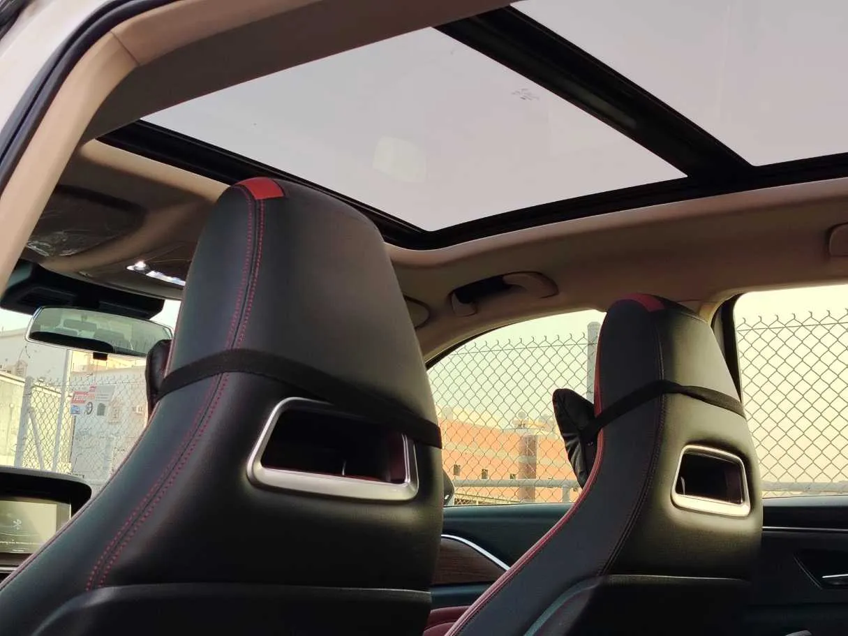 Car image 17