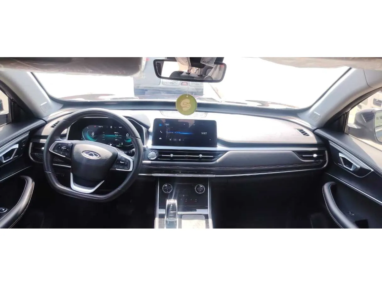 Car image 16