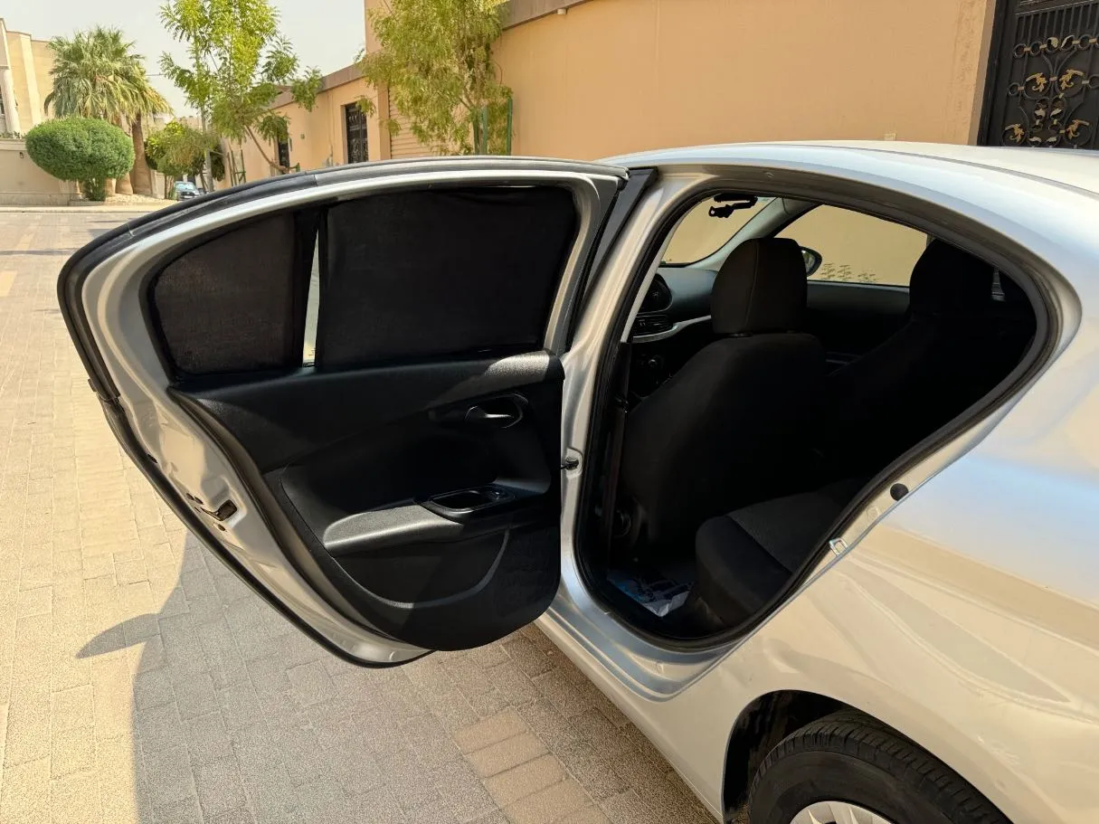 Car image 13