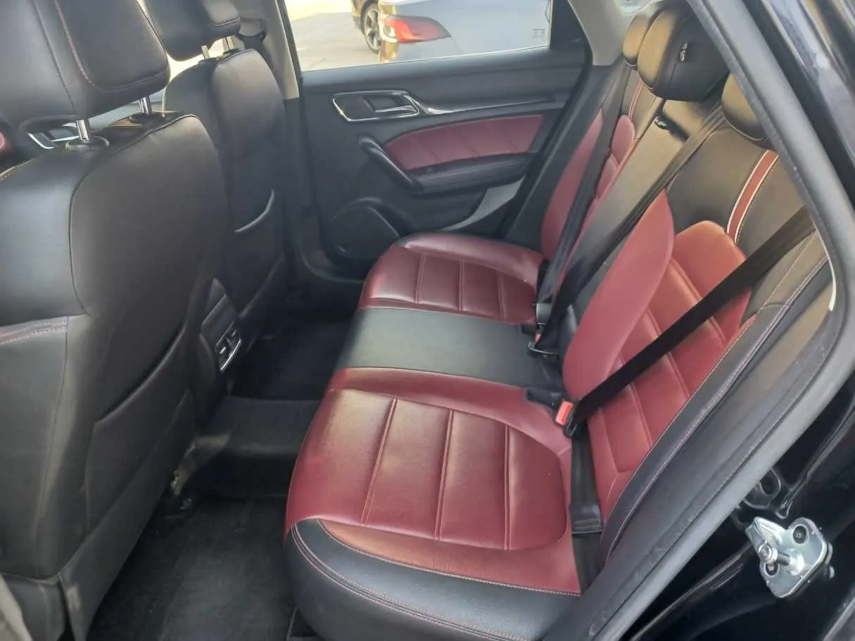 Car image 14
