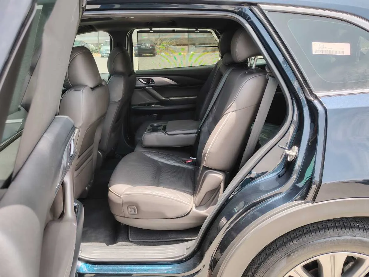 Car image 15