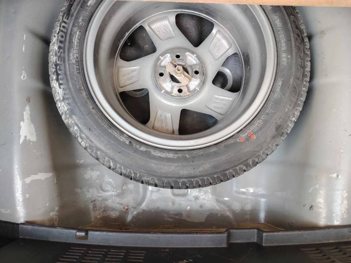 Car image 30
