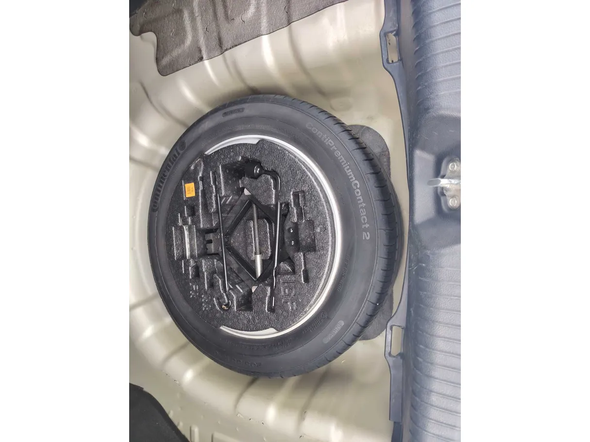 Car image 29