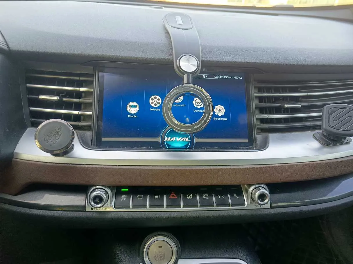 Car image 25