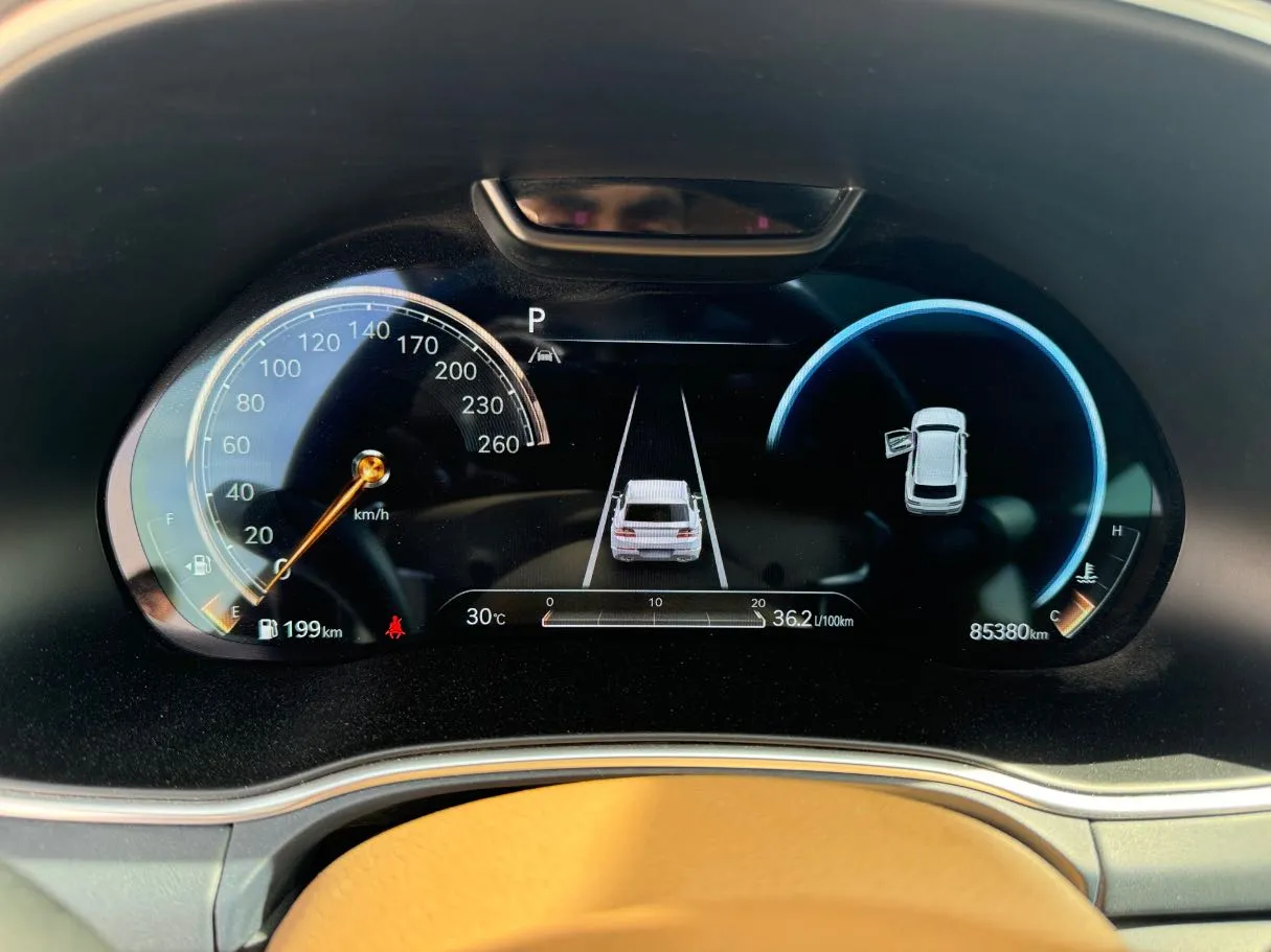 Car image 15